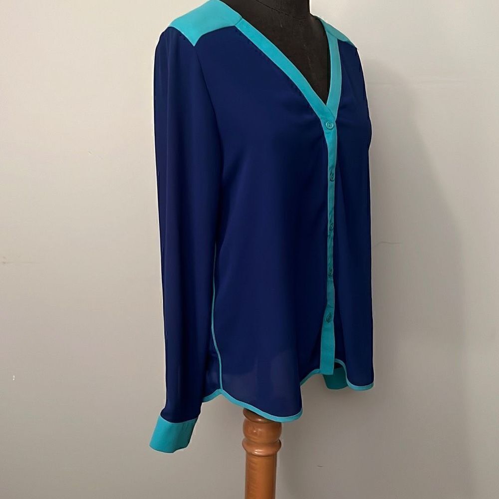 Women's Silk Button-Down Color Block Long Sleeve Top - Picture 2 of 8